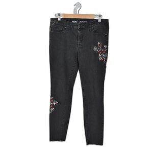 Massimo Mid Rise Skinny Black Stone Wash Floral Embroidered Size 10